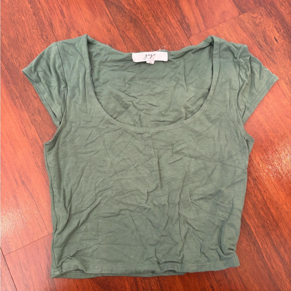 gaze Olive Green Scoop Neck Cropped Tee
